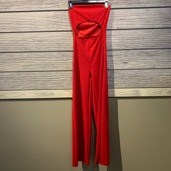 Red fashion nova jump suit - Picture 5 of 9